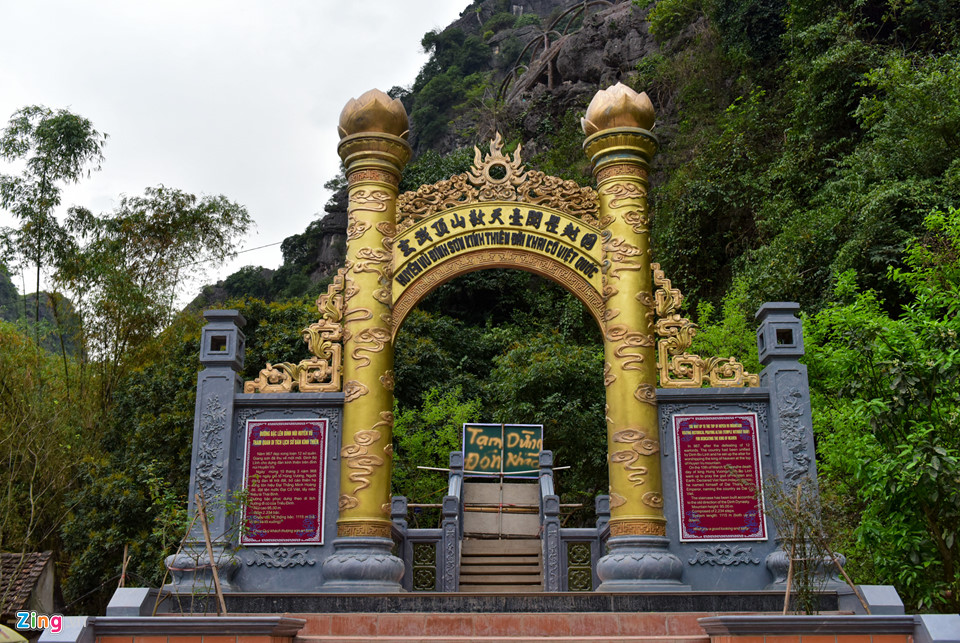 Cận cảnh 2.000 bậc không phép xuyên lõi di sản Tràng An